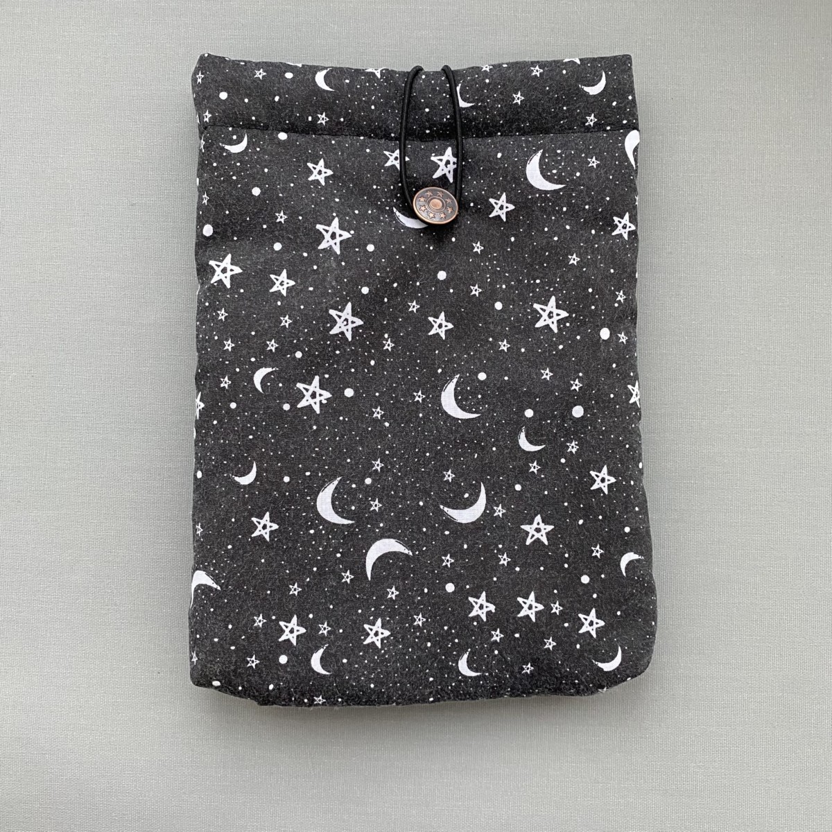 handamde book sleeve